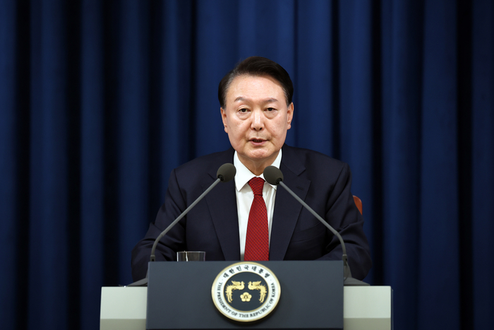 윤석열 대통령이 지난 3일 용산 대통령실 청사에서 긴급 브리핑을 통해 비상계엄을 선포하고 있다. 대통령실 제공