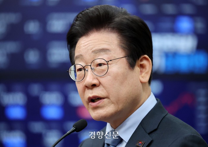 <b>이재명</b>, <b>검찰</b>의 <b>통신</b>정보 <b>조회</b> 공개하며 “끝이 없다”…<b>검찰</b> “적법 절...