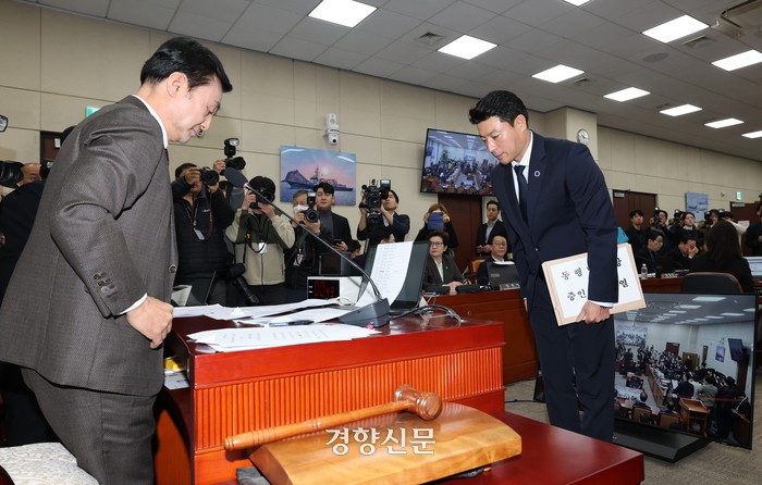 [속보] 국회 내란<b>국조특위</b>, <b>윤석열</b> 등 증인 4인 불출석에 <b>동행명령장</b> 발...