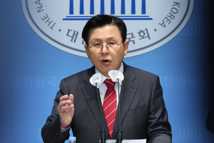 부정선거 음모론 주도한 <b>황교안</b>, <b>윤석열</b> 내란죄 형사재판 <b>변호인단</b> 합류