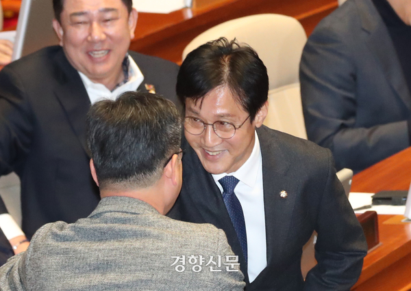 ‘여론조사 조작’ <b>신영대 의원</b> 전 <b>선거사무장 징역</b>형 집행유예···확...