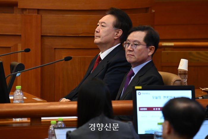 [속보]<b>한덕수</b> “비상<b>계엄</b> 선포 <b>국무회의</b>, 형식적·실체적 <b>흠결</b>”