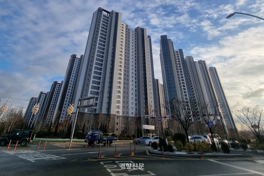 지난 4일 인천 서구 검단 사거리역 근처, 준공 후 미분양이 지속되고 있는 아파트 단지 일대가 황량하다. 김지혜 기자
