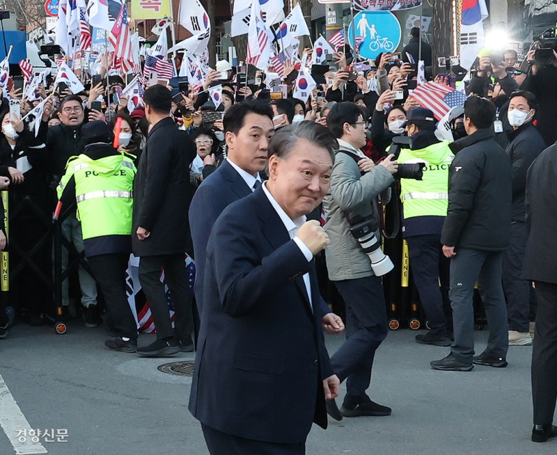구속기간 ‘시간’으로 계산한 법원…법조계 “왜 하필 윤석열부터”