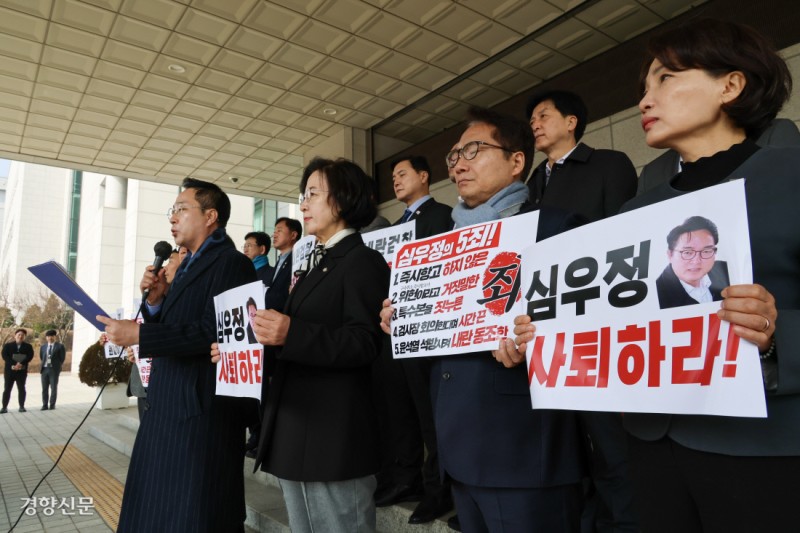 즉시항고 포기에 검찰 내부서도 “관련법 뜯어봐도 이해 안 돼”