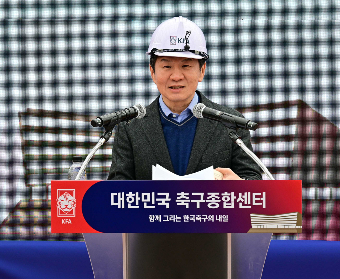 축구종합센터 찾은 정몽규 “체육회 인준, 문체부와 갈등 해소 실마리”