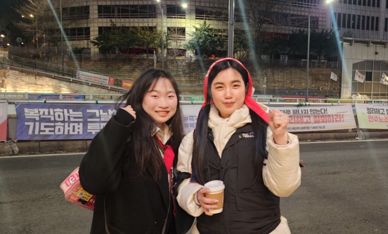 ‘말벌 동지’들이 뜨면… 투쟁은 축제가 된다