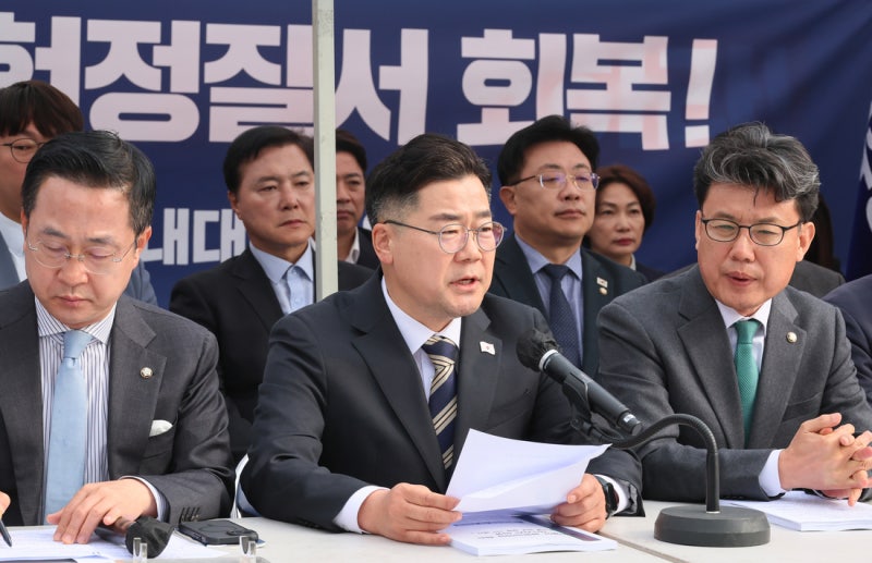 박찬대 “<b>헌재</b>, 당장 내일 <b>윤석열 탄핵</b> 선고하라”