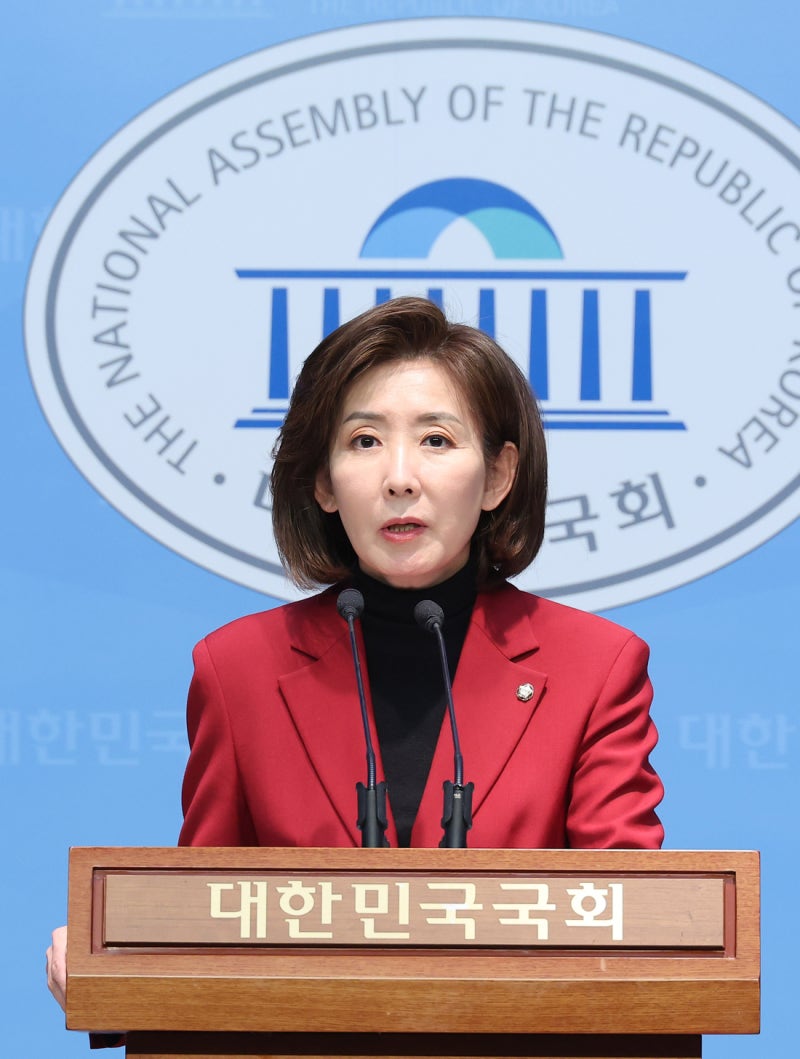 ‘탄핵 불복’ 빌드업?…<b>이재명 2심 무죄</b>에 사법부 흔들기 전념하는 국...