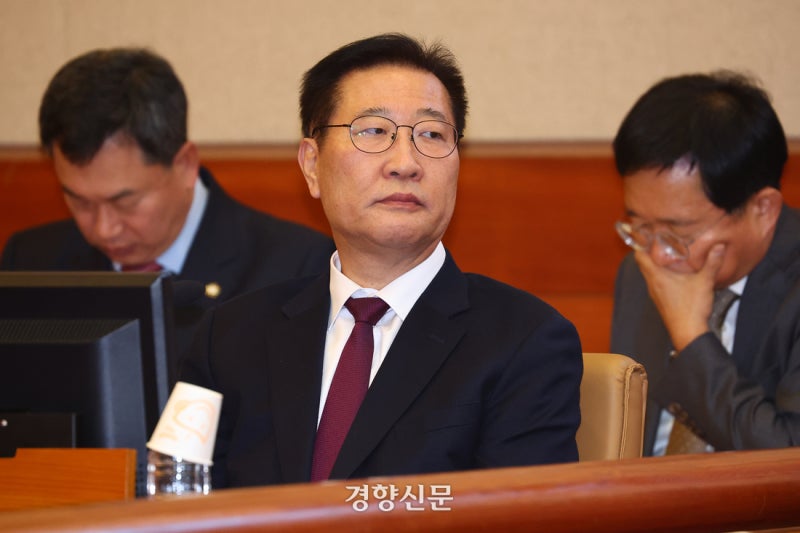 [속보] 헌재, <b>박성재</b> 법무<b>장관 탄핵</b> 기각…직무 복귀