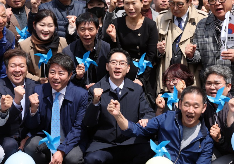 김경수 “빛의 연정 구성할 것” 출마 선언…민주당 대선 ‘4파전’
