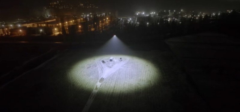 한밤중 눈부신 광선…UFO 아니고 드론이에요