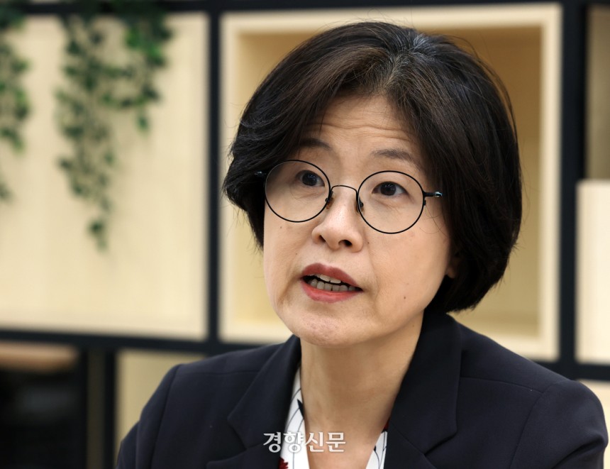 통상전문가인 김양희 대구대 경제금융통상학과 교수가 28일 서울 정동 경향신문사에서 1차 한·미 관세협의와 관련해 인터뷰를 하고 있다. 서성일 선임기자