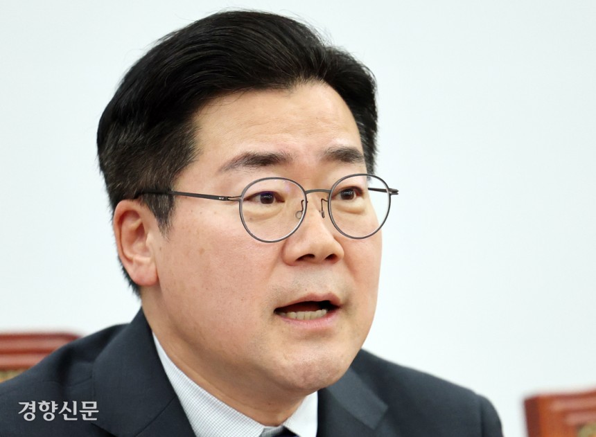 박찬대 더불어민주당 대표 직무대행 겸 원내대표가 29일 국회에서 열린 원내대책회의에 참석해 발언하고 있다. 박민규 선임기자