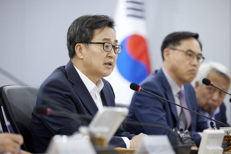 <b>김동연</b>, 복귀 첫 일정 도정 점검 회의…“<b>민생추경</b> 시급”