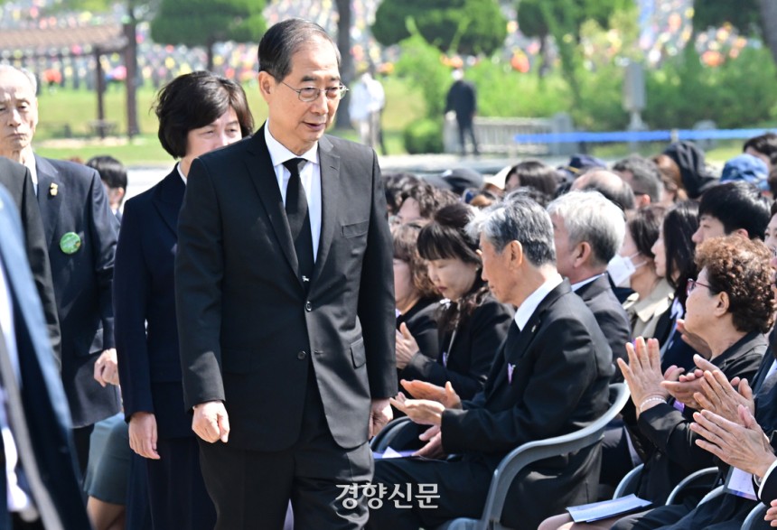 한덕수 대통령 권한대행 겸 국무총리가 5월25일 대전 유성구 국립대전현충원 현충광장에서 열린 제2회 순직의무군경의날 기념식에 참석하고 있다. 대통령실사진기자단