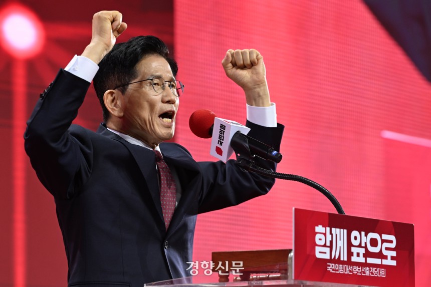 김문수 국민의힘 대선 후보가 3일 경기 일산 킨텍스에서 열린 제5차 전당대회에서 최종 후보로 확정된 뒤 수락연설을 하고 있다. 박민규 선임기자