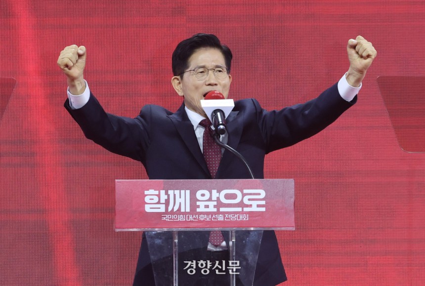 김문수 국민의힘 대선 후보가 3일 오후 경기 고양시 킨텍스에서 열린 국민의힘 최종 대선 후보 선출을 위한 전당대회에서 후보로 선출된 뒤 수락연설을 하고 있다. 박민규 선임기자