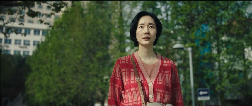 배우 이정현이 연출한 &lt;꽃놀이 간다&gt; 한 장면.이정현은 극중‘수미’역을 맡았다.전주국제영화제 제공