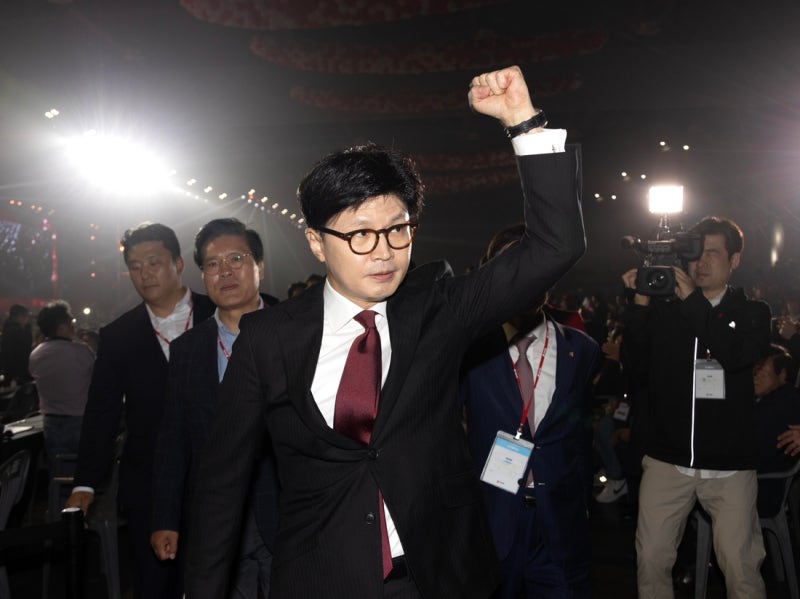 한동훈, ‘당원가입’ 독려 “당 버리지 않는다”···<b>당권</b> 행보 조기...
