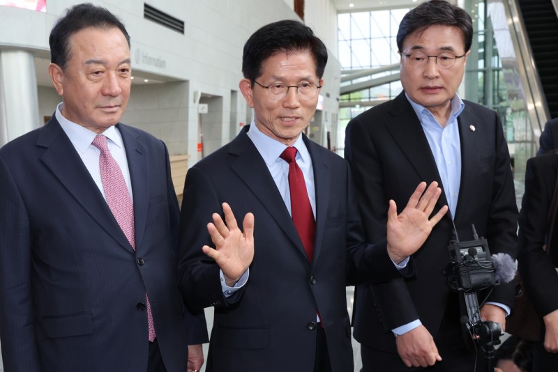 [사설]탄핵반대파들의 볼썽 사나운 후보 단일화 힘겨루기