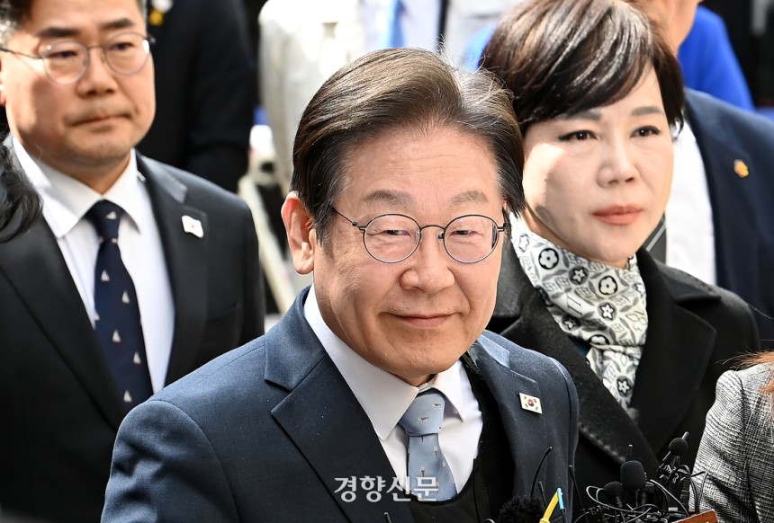 이재명 더불어민주당 대표가 지난 3월26일 오전 서울 서초구 서울고등법원에서 열린 공직선거법 위반 혐의 2심 선고 공판에 출석하고 있다. 사진공동취재단