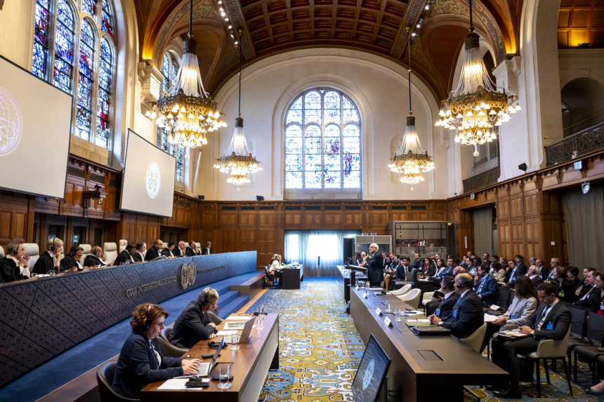 지난달 28일(현지시간) 국제사법재판소(ICJ)가 네덜란드 헤이그 평화궁에서 연 이스라엘의 팔레스타인 점령지역 구호 지원 관련 청문 절차에서 관계자들이 발언하고 있다.국제사법재판소