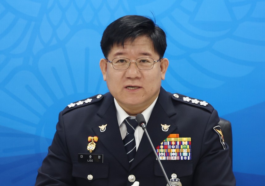 이호영 경찰청장 직무대행이 지난달 9일 서울 서대문구 경찰청에서 열린‘21대 대통령선거 선거사범 수사상황실 현판식’후 발언하고 있다.연합뉴스