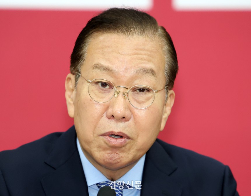 권영세 국민의힘 비상대책위원장이 8일 국회에서 열린 비상대책위원회의에서 발언하고 있다. 박민규 선임기자