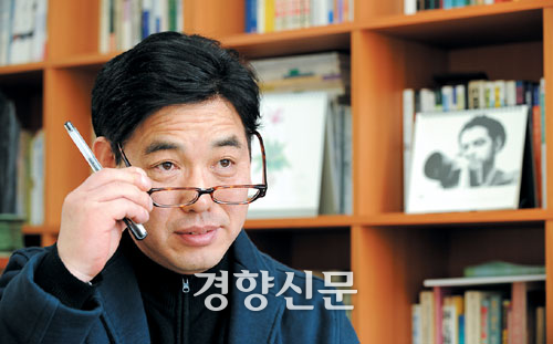 김영현 작가.경향신문 자료사진