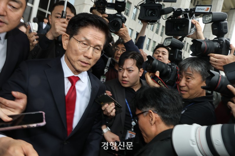 [속보] <b>대선후보</b> 지위 회복한 <b>김문수</b>, 가처분 신청 취하