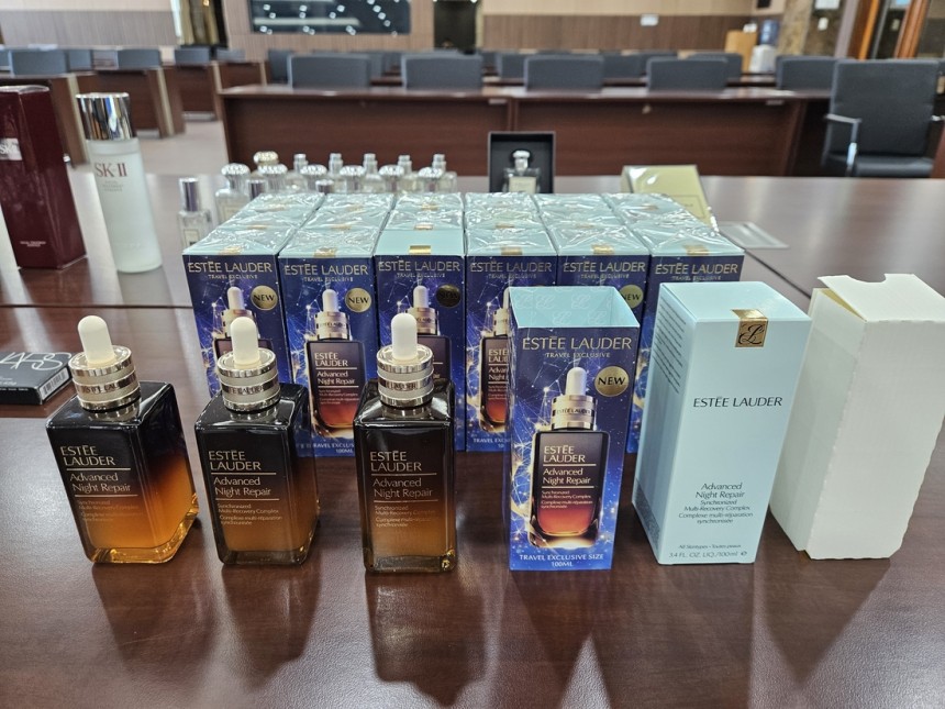 위조된 에스티로더 화장품.인천공항세관 제공