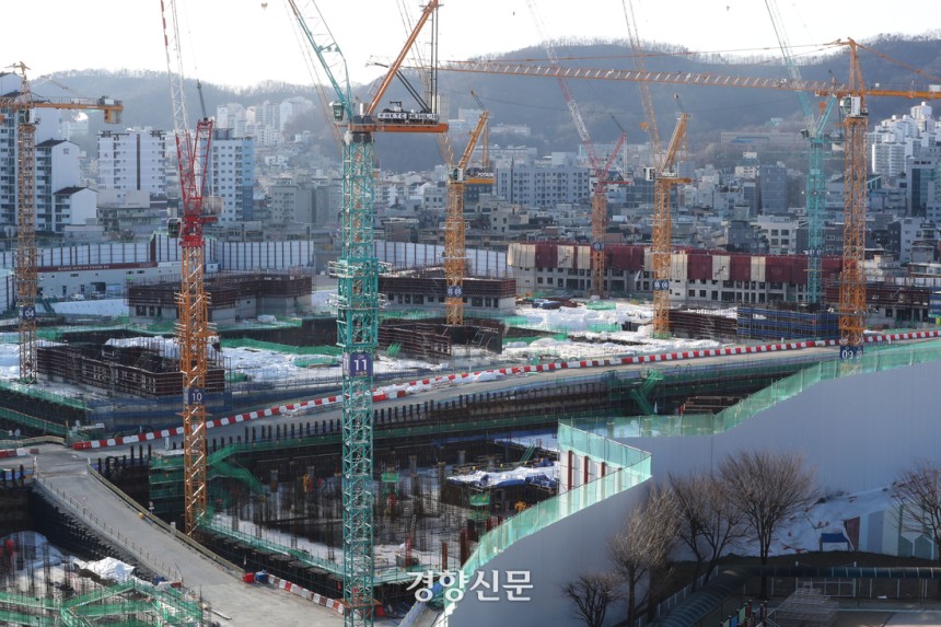 공사비 미지급으로 공사가 중단된 지난해 1월 당시 서울 은평구 대조동 대조1구역 주택재개발 사업 현장.한수빈 기자