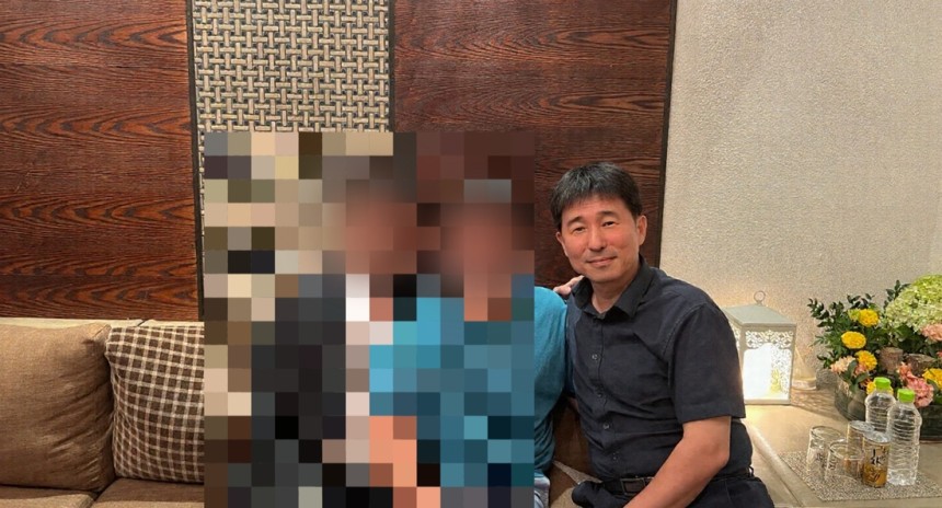 지귀연 서울중앙지법 부장판사(오른쪽)의 접대 의혹 관련 사진이라며 더불어민주당이 공개한 사진. 민주당 제공.