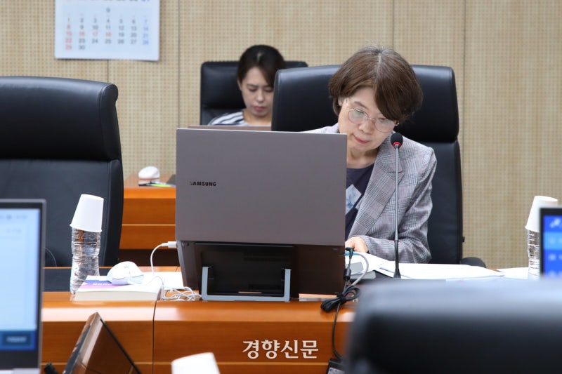 <b>인권</b>위 떠나는 <b>남규선</b> “독립성 없으면 <b>인권</b>위 아냐···안창호 <b>사퇴</b>해...