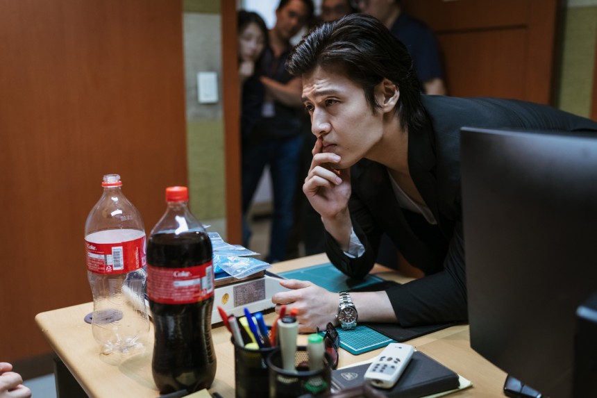 영화 &lt;야당&gt;에서 강하늘 배우가 ‘야당’ 이강수 역을 연기하고 있다. 플러스엠엔터테인먼트 제공