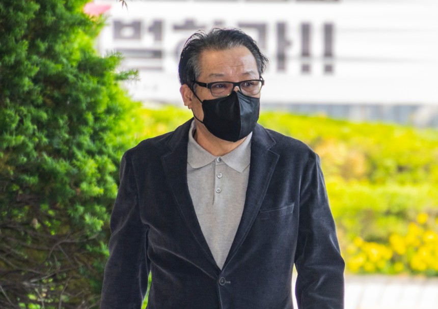2018년 지방선거 공천헌금 의혹 혐의를 받는 ‘건진법사’ 전성배 씨가 지난 12일 서울 양천구 서울남부지법에서 열린 1심 두 번째 공판에 출석하고 있다. 문재원 기자