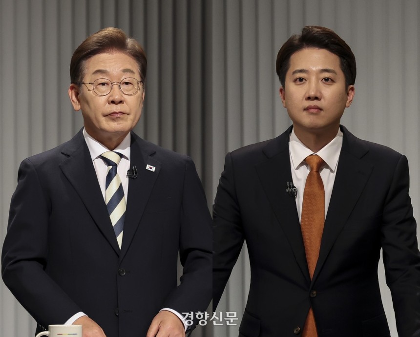 6·3 대선에 출마한 이재명 더불어민주당 후보(왼쪽 사진)와 이준석 개혁신당 후보가 23일 서울 여의도 KBS 스튜디오에서 사회 분야를 주제로 2차 TV토론을 하고 있다. 국회사진기자단