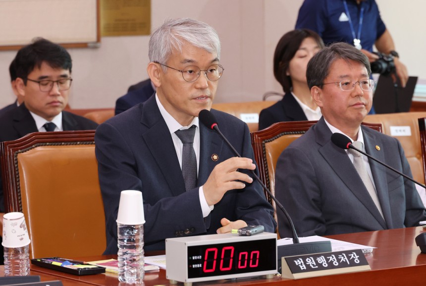 천대엽 법원행정처장이 지난 5월 14일 국회 법제사법위원회 전체회의에 나와 의원 질의에 답하고 있다. 연합뉴스