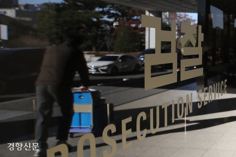 사위 회사에 공공택지 <b>부당지원</b>···구교운 <b>대방건설</b> 회장 불구속 기소