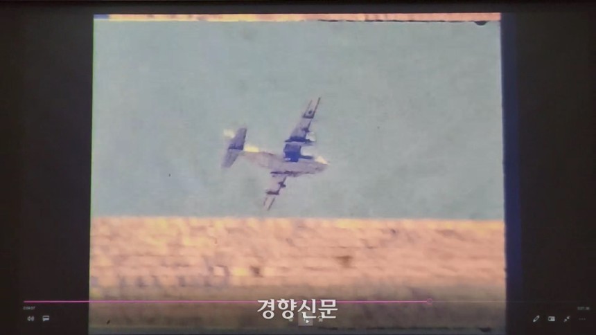 1980년 5월21일 오전 시민이 직접 광주 금남로를 찍은 영상이 처음으로 공개됐다. 집단발포 전 광주 도심 상공을 군용 수송기가 날고 있다. 동영상 캡처. 5·18기록관 제공.