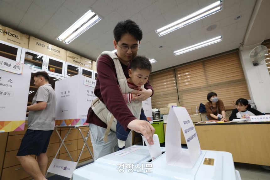 서울 영등포구 여의도중학교에 마련된 여의동제4투표소. 권도현 기자