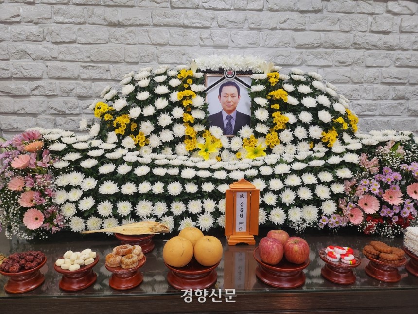 충남 태안군보건의료원 상례원에 마련된 김충현씨 빈소. 강정의 기자