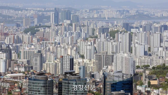 지난달 서울 남산에서 바라본 마포 일대의 아파트 단지. 서성일 선임기자