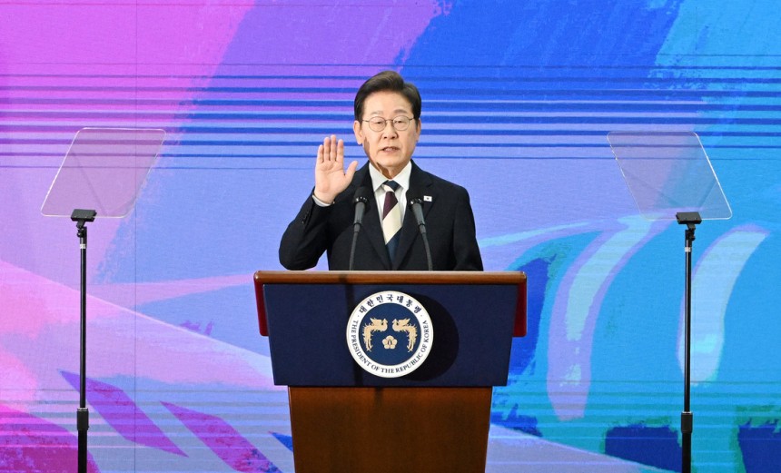 이재명 대통령이 4일 서울 여의도 국회에서 열린 제21대 대통령 취임선서식에서 취임 선서를 하고 있다. 국회사진기자단