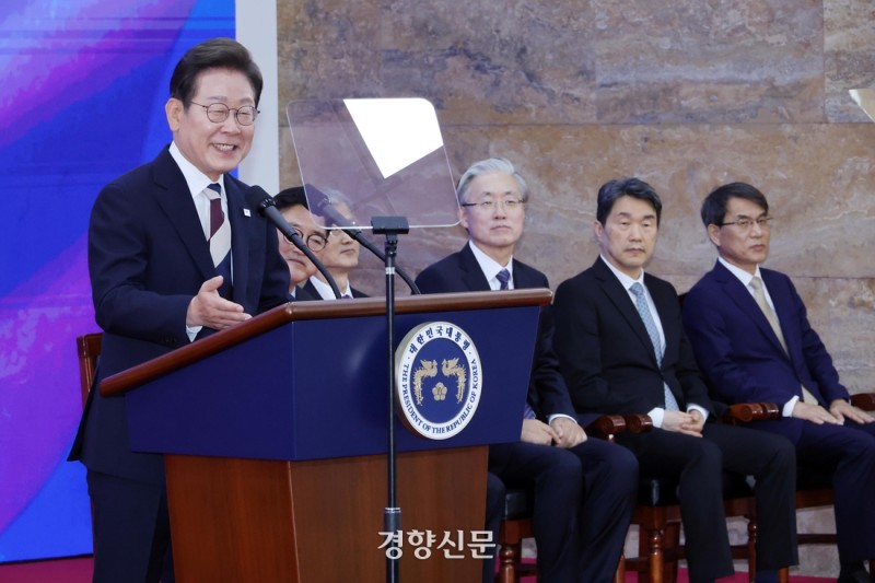 <b>이재명</b> 대통령 ‘1호 지시’···“비상<b>경제</b>대응TF 바로 가동”
