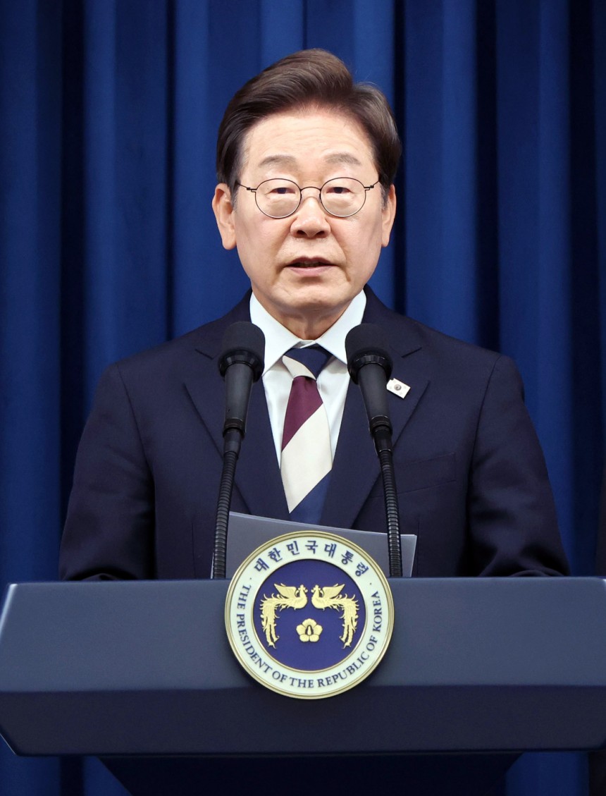이재명 대통령이 4일 용산 대통령실 브리핑품에서 새 정부 첫 인사 발표를 하고 있다. 대통령실사진기자단