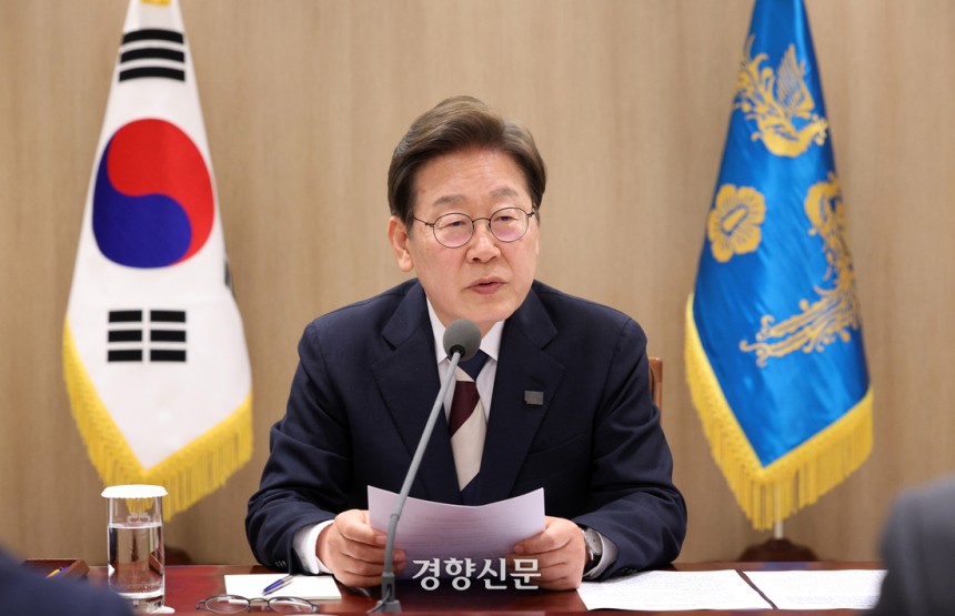 이재명 대통령이 4일 서울 용산구 대통령실에서 열린 1호 행정명령 비상경제점검TF 회의에 참석해 모두발언을 하고 있다. 김창길 기자
