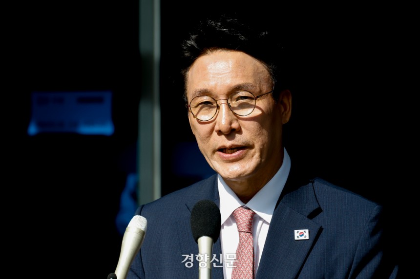 김민석 국무총리 지명자가 5일 서울 통의동 금융감독원 연수원에 마련된 인사청문준비단 사무실로 첫 출근을 하며 지명 관련 입장을 밝히고 있다. 문재원 기자