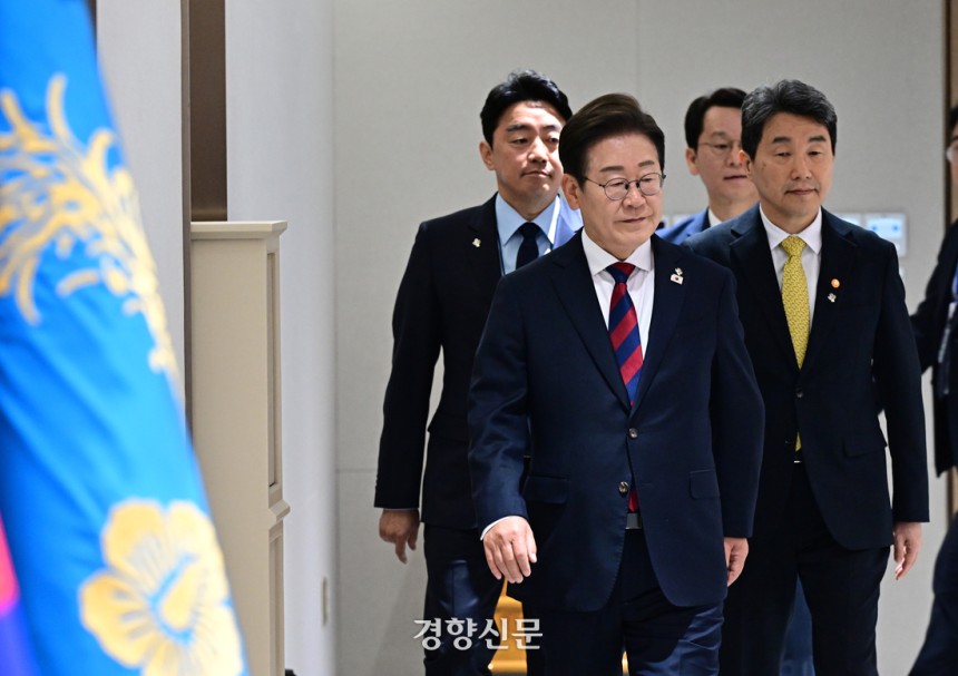이재명 대통령이 5일 용산 대통령실청사에서 취임 후 열린 첫 국무회의에 참석하고 있다. 김창길 기자